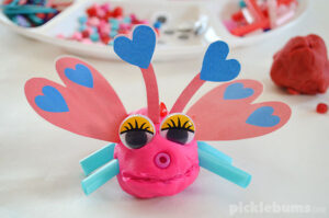 Love bug play dough! Use these free printable play dough accessories to make cute love bugs!