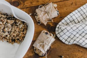 Apple Cinnamon granola Bars recipes. www.inspirethemom.com