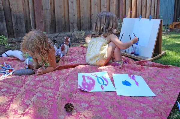 Summertime Art Tips: Seven Tricks to Set up an Impromptu Garden Art Studio.