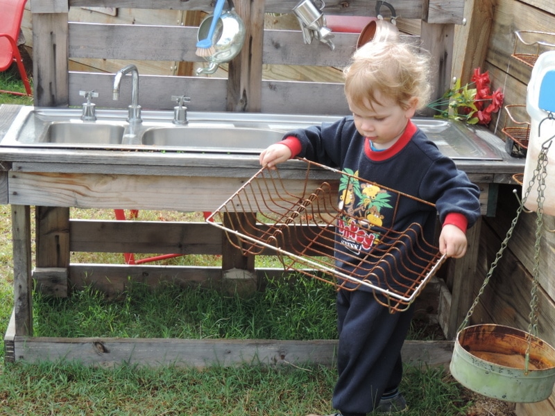 Keeping activities for toddler simple ensures early childhood educators, homeschool, parents, PreK teachers AND children will enjoy play and want to create & participate! Try some of the creative but easy tray and tub play ideas in this huge list!