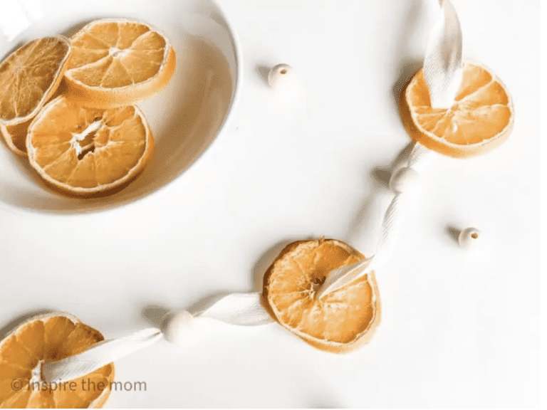 dried orange garland diy - www.inspirethemom.com