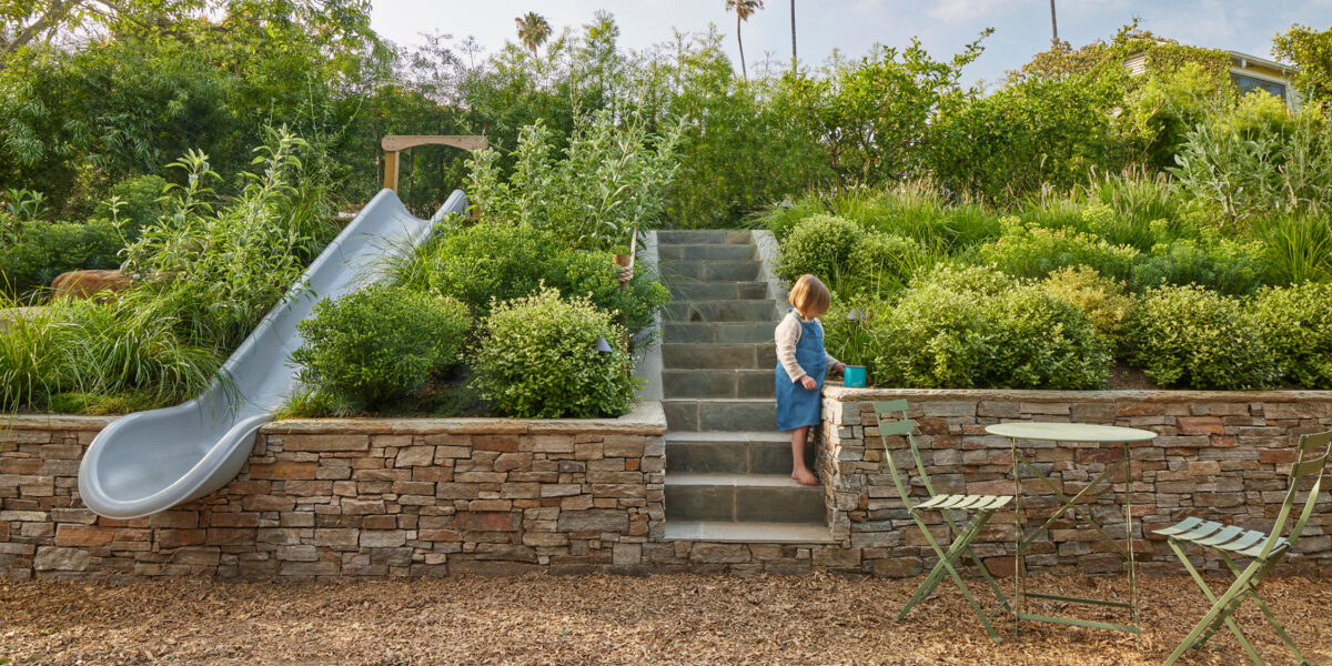 Lu - La Studios Slide