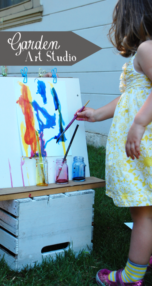 Summertime Art Tips: Seven Tricks to Set up an Impromptu Garden Art Studio.