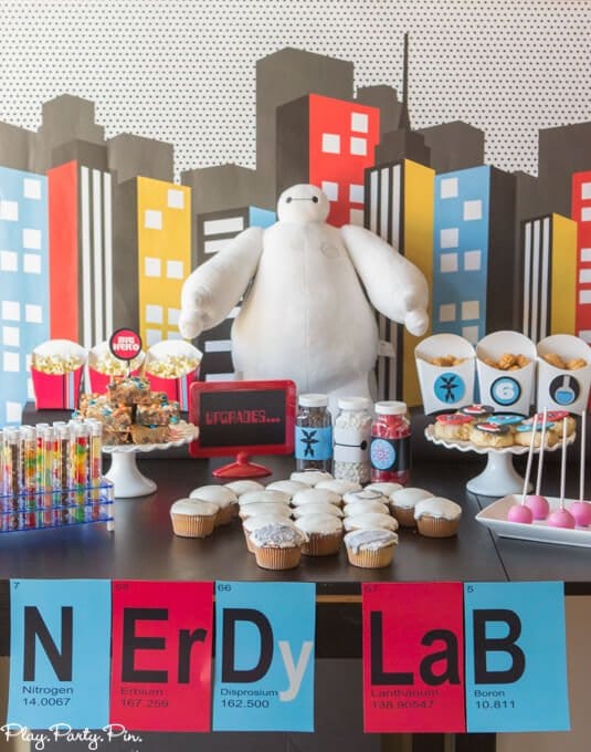 All sorts of fantastic Big Hero 6 party ideas including the easiest Baymax cupcake cake, awesome Fredzilla monster bars, and honey lemon cookies! Love everything about this Big Hero 6 movie night from www.playpartyplan.com.