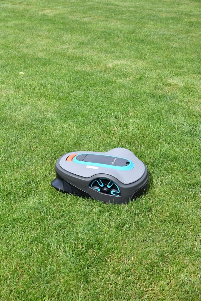 Gardena Robotic lawnmower SILENO city, 250 m2 in yard